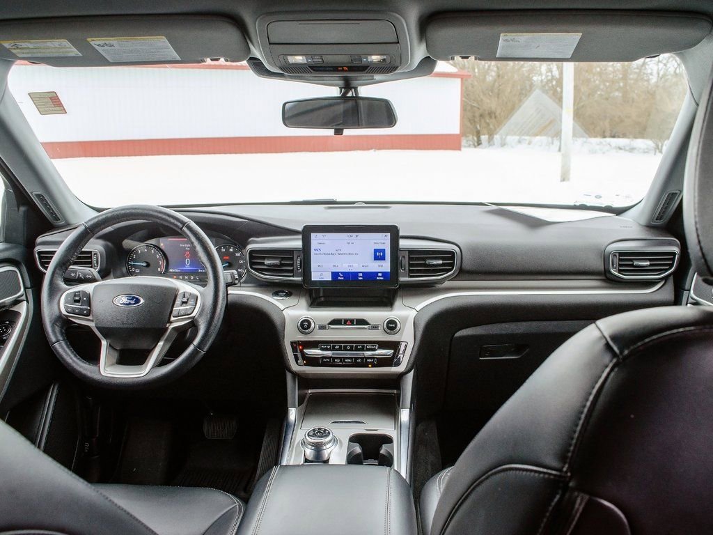 Used 2022 Ford Explorer XLT w/ Equipment Group 202A image 32