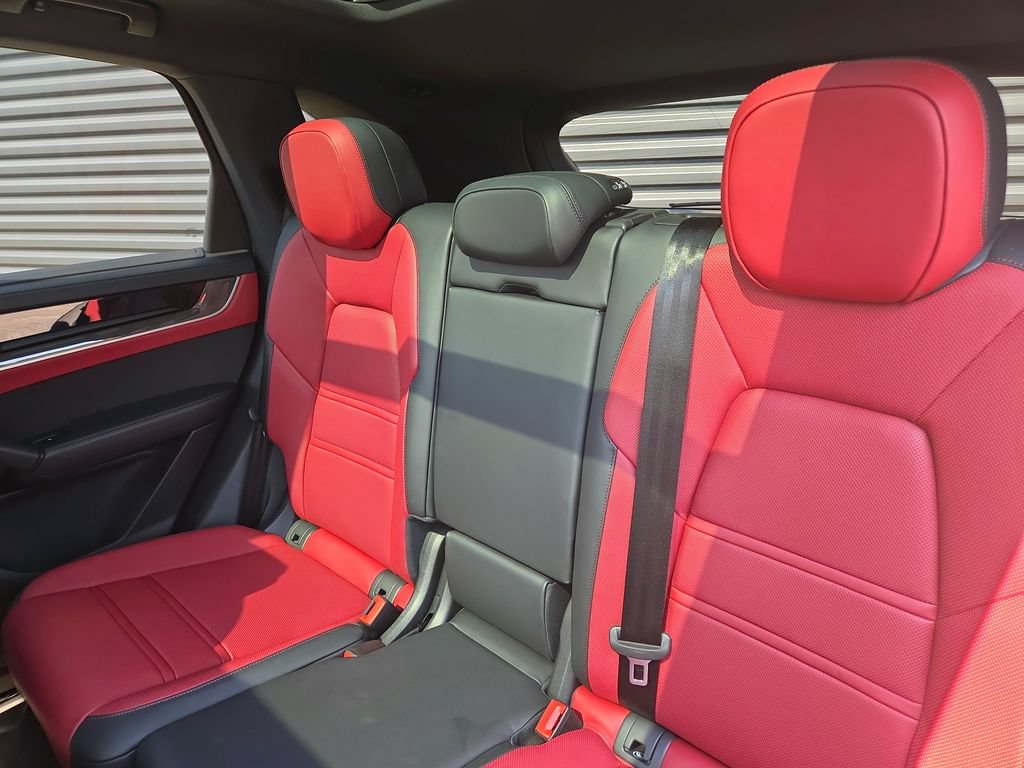 Certified 2025 Porsche Cayenne E-Hybrid AWD/4WD image 16