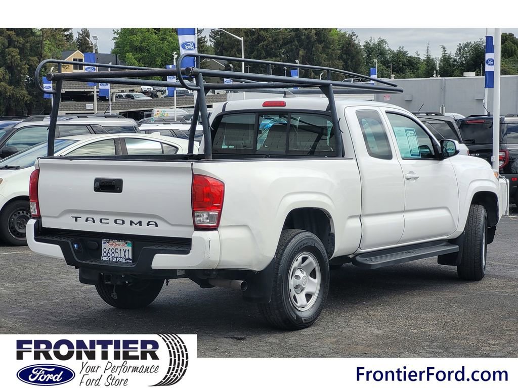 Used 2016 Toyota Tacoma SR image 4