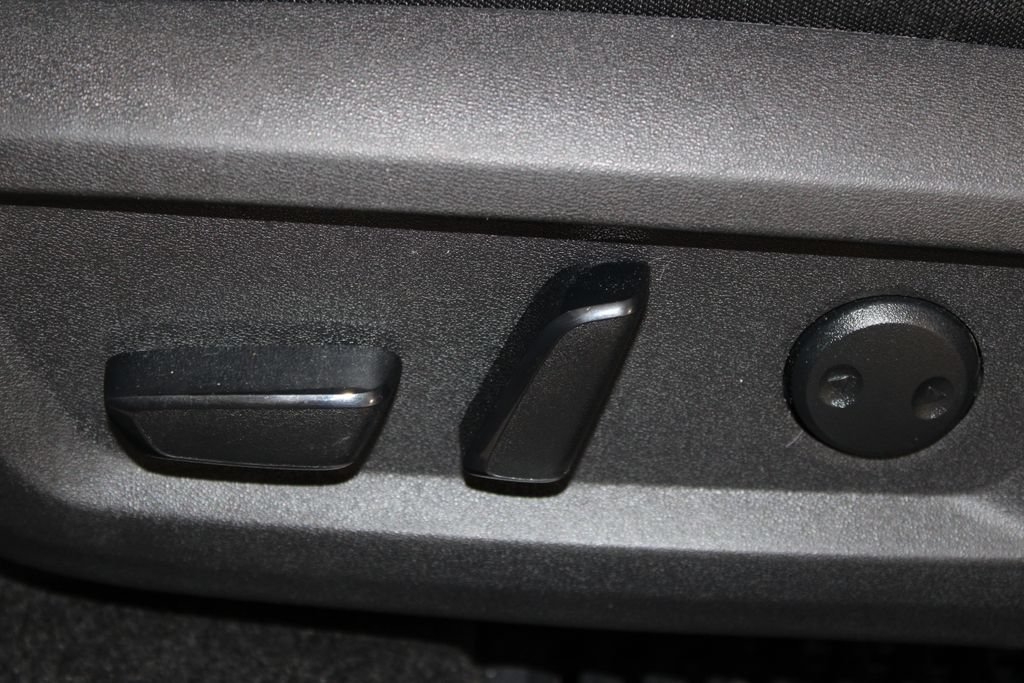 Used 2023 Nissan Rogue SV AWD/4WD image 16