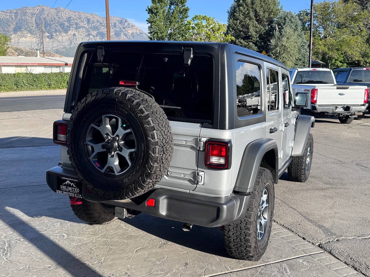 Used 2023 Jeep Wrangler Unlimited Rubicon w/ Cold Weather Group AWD/4WD image 6