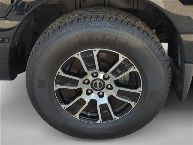 Used 2024 Nissan Titan SV w/ SV Convenience Package RWD image 7