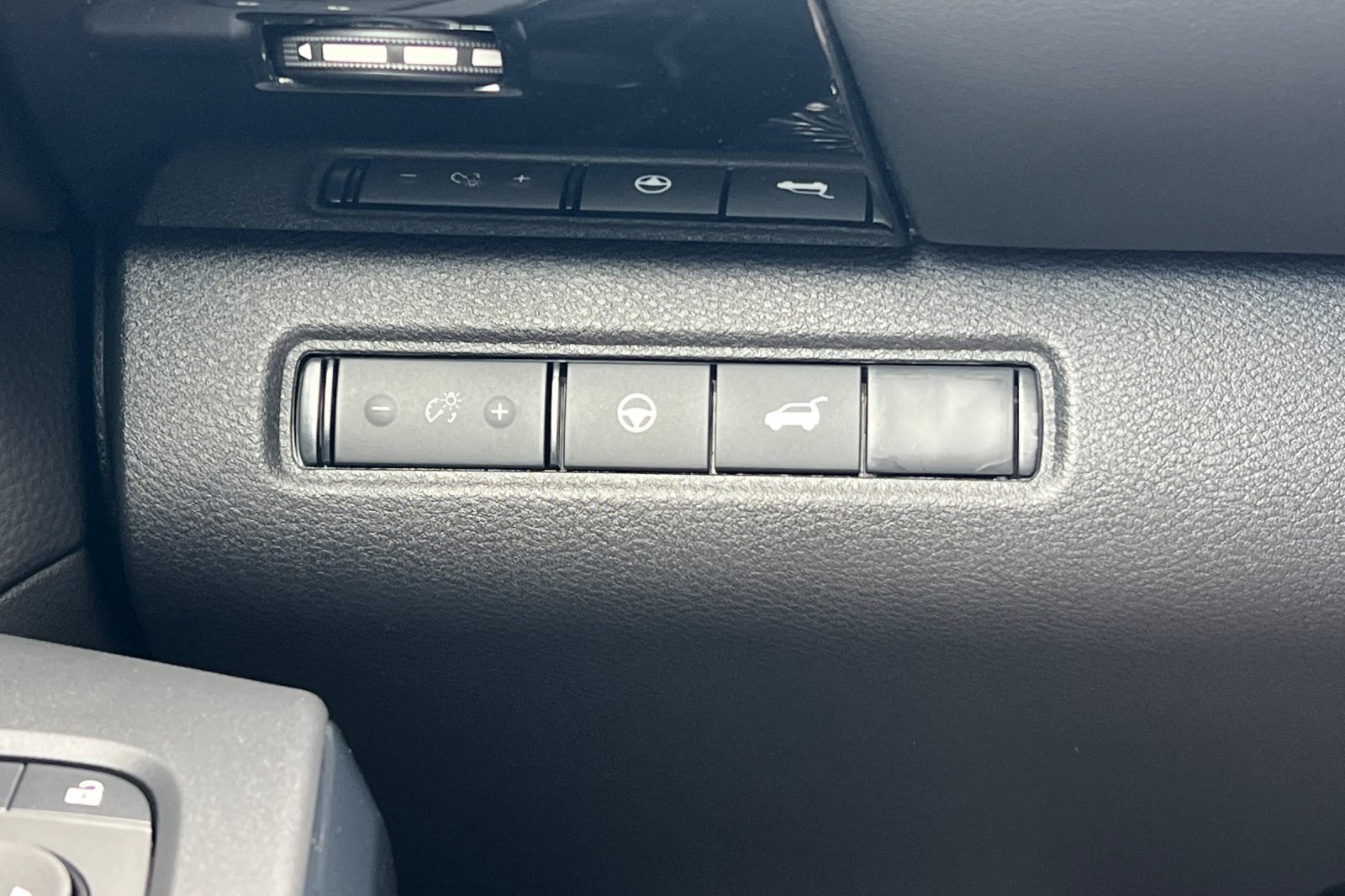 New 2025 Nissan Pathfinder SV image 31