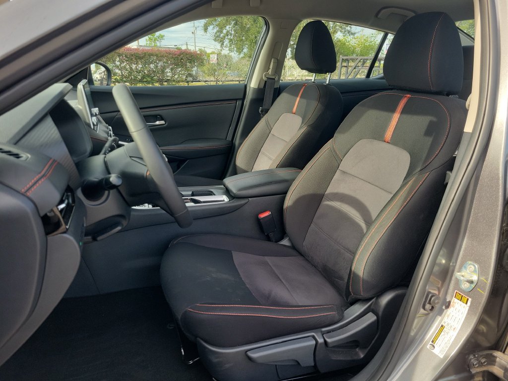 Certified 2025 Nissan Sentra SR FWD image 16