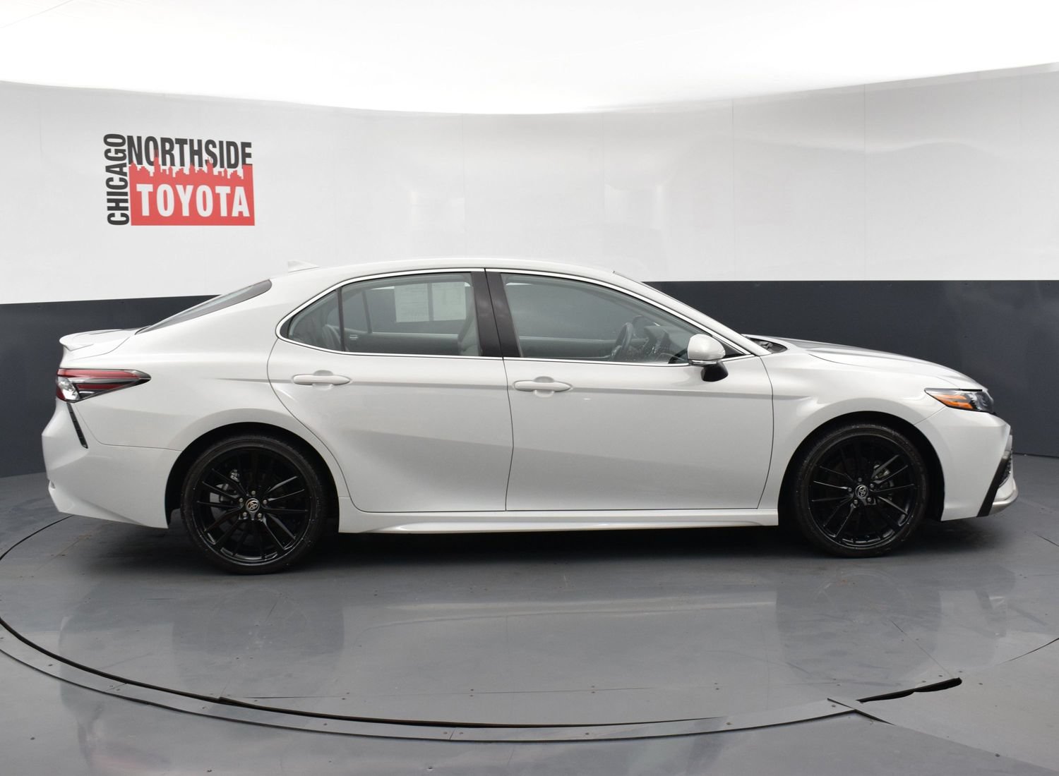 Used 2022 Toyota Camry XSE FWD image 5