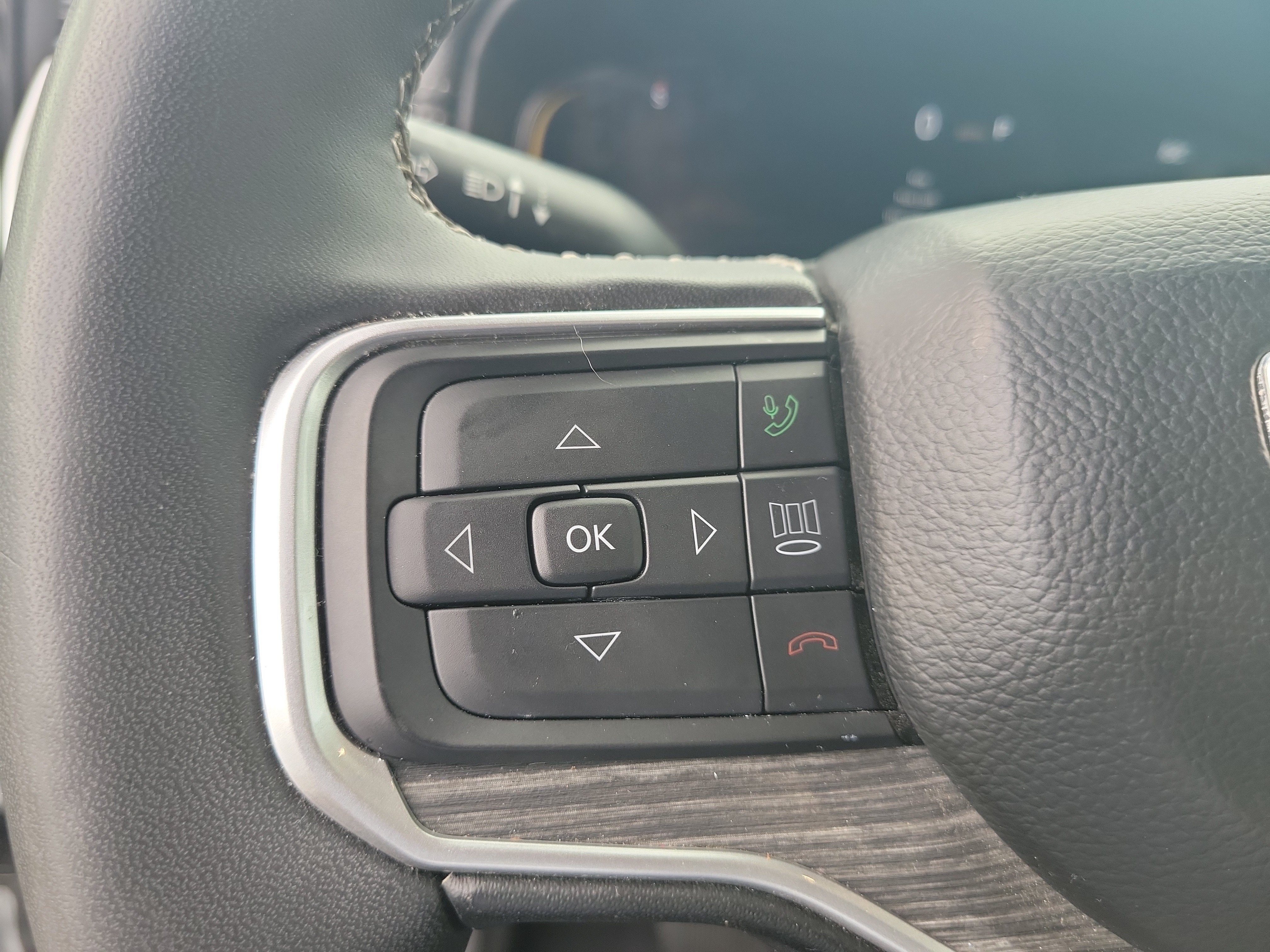 Used 2024 Jeep Wagoneer L Series II RWD image 23