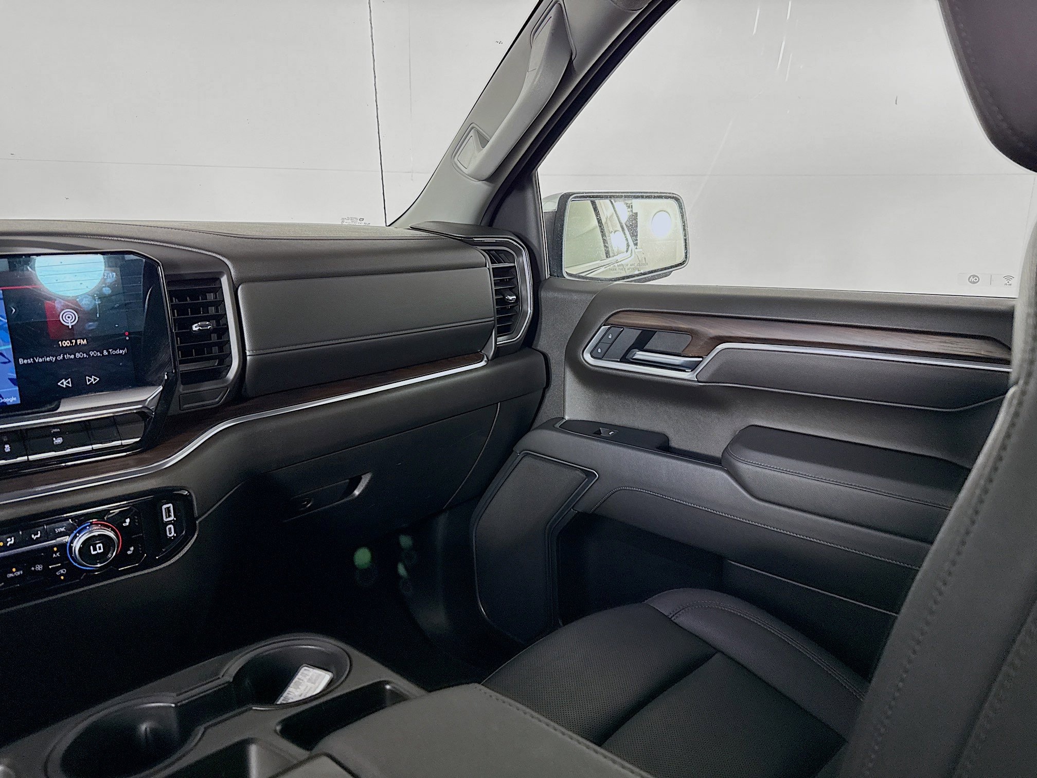 Used 2025 GMC Sierra 1500 SLT image 28