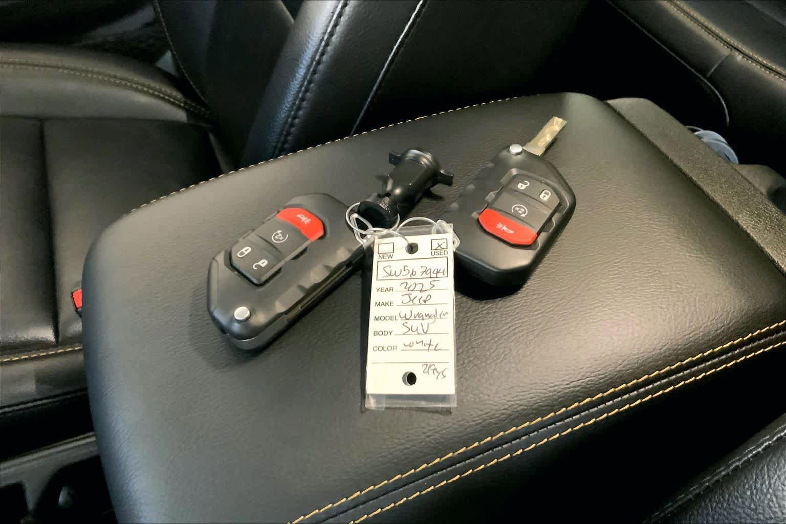 Used 2025 Jeep Wrangler Sahara w/ Safety Group image 14