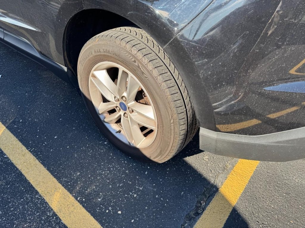 Used 2018 Ford Edge SEL w/ Equipment Group 201A AWD/4WD image 8
