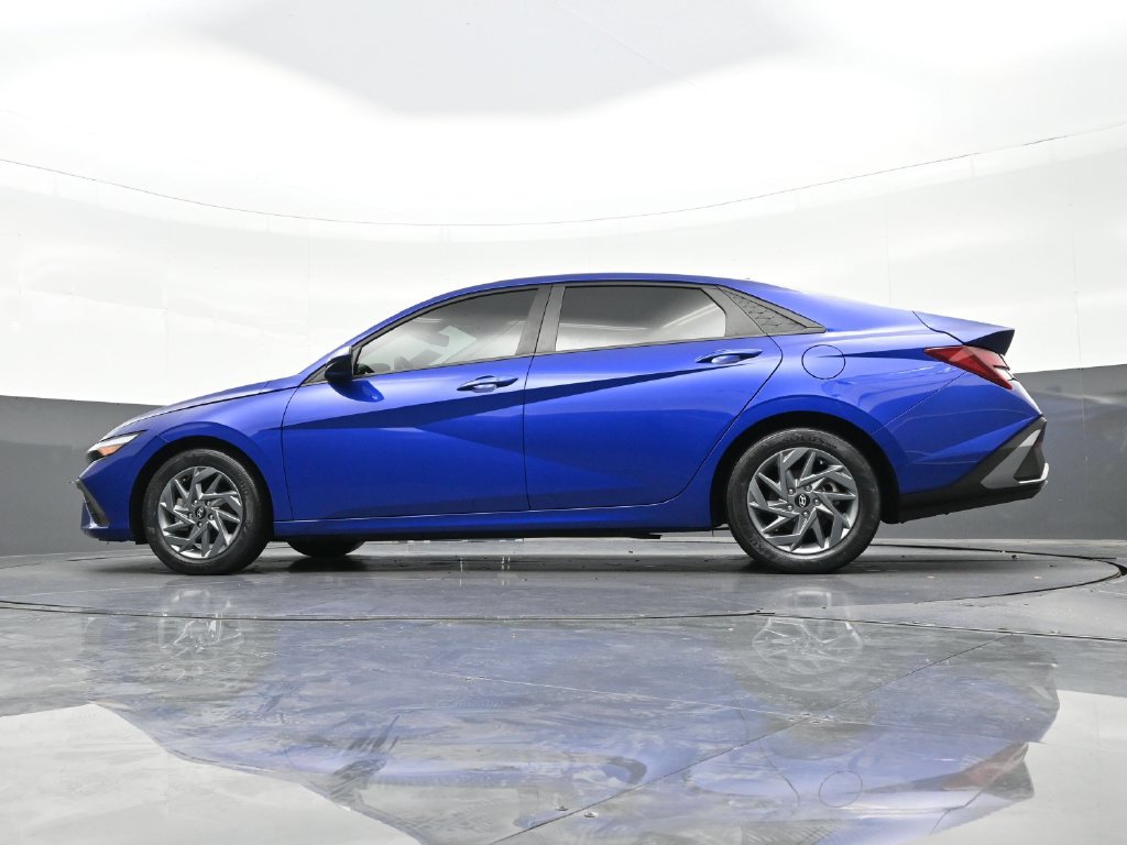 Used 2024 Hyundai Elantra SEL FWD image 30