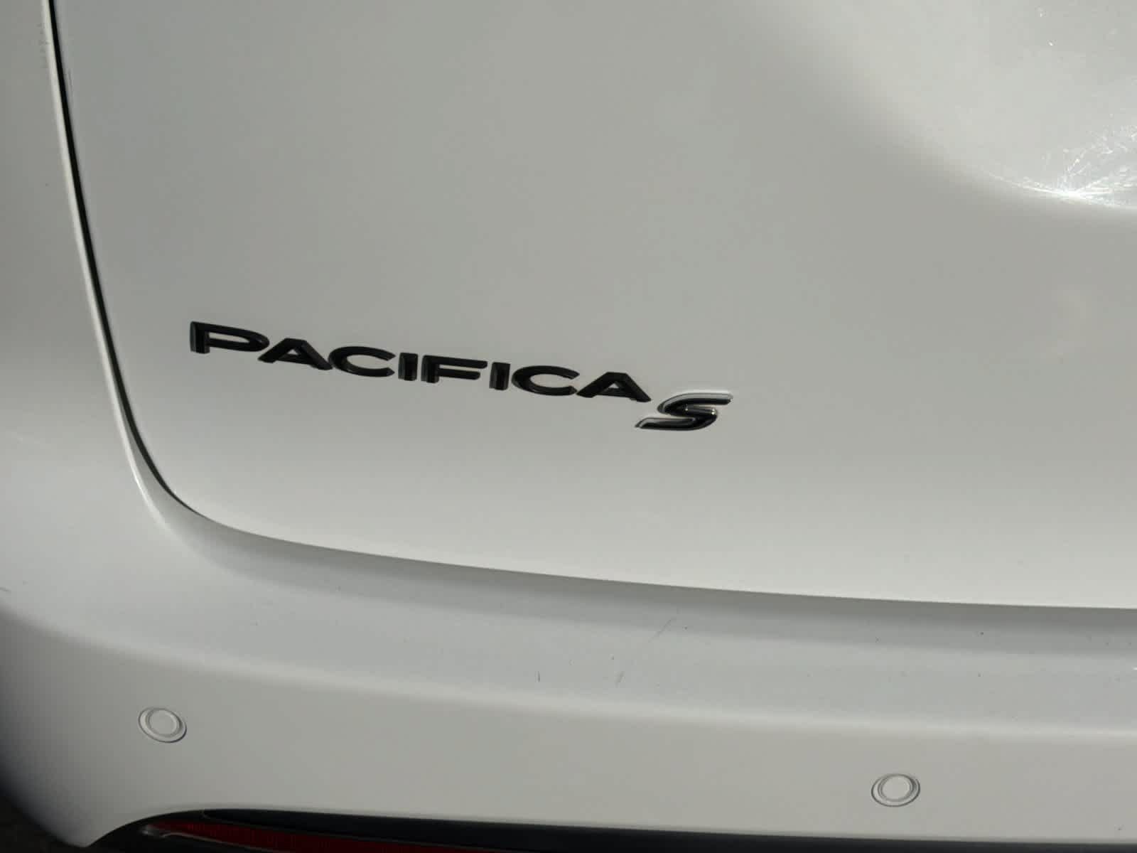 Used 2021 Chrysler Pacifica Touring-L w/ S Appearance Package FWD image 32