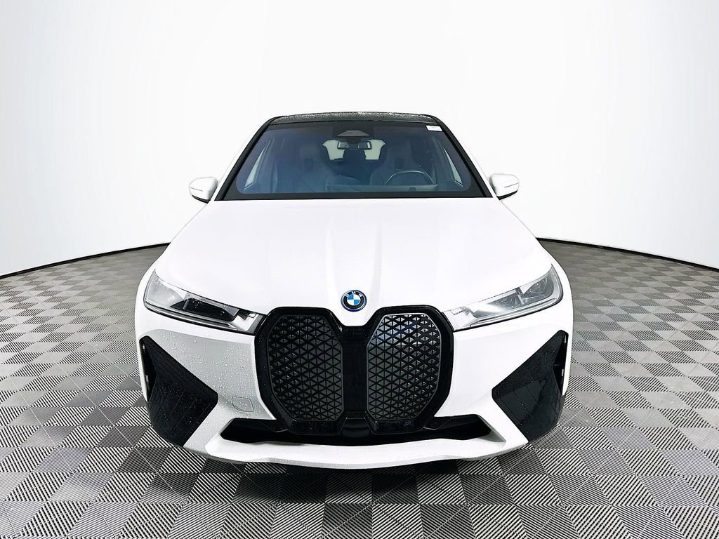 Used 2023 BMW iX xDrive50 w/ Sport Package image 3