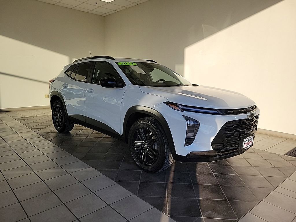 Used 2024 Chevrolet Trax ACTIV w/ Sunroof Package image 1