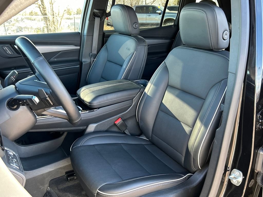 Used 2025 Buick Enclave Preferred image 17