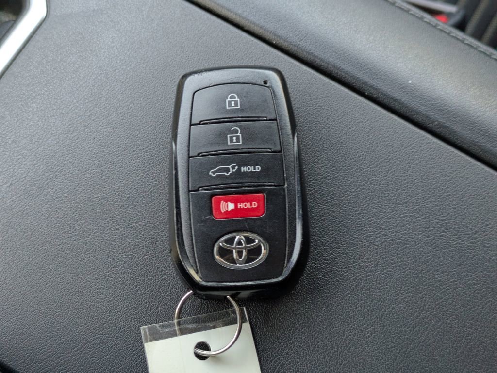 Used 2024 Toyota Highlander XSE image 36