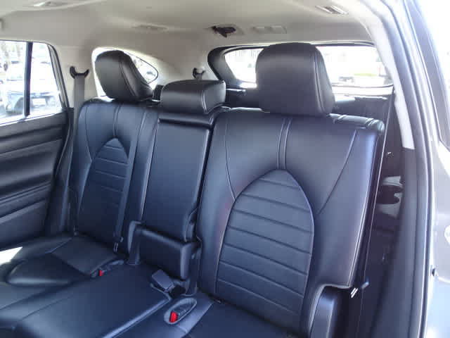 Used 2023 Toyota Highlander XLE FWD image 20