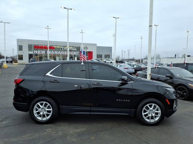 Used 2023 Chevrolet Equinox LT image 2