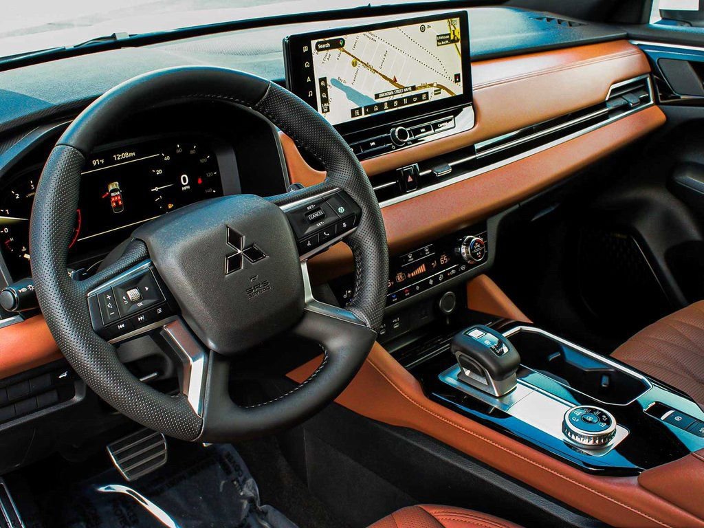 New 2025 Mitsubishi Outlander SEL image 16