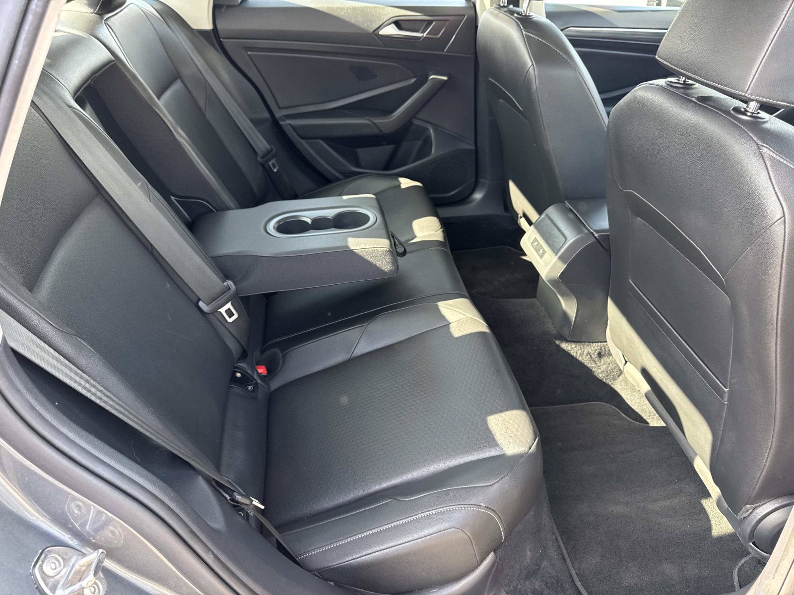 Used 2019 Volkswagen Jetta SEL w/ Cold Weather Package FWD image 31