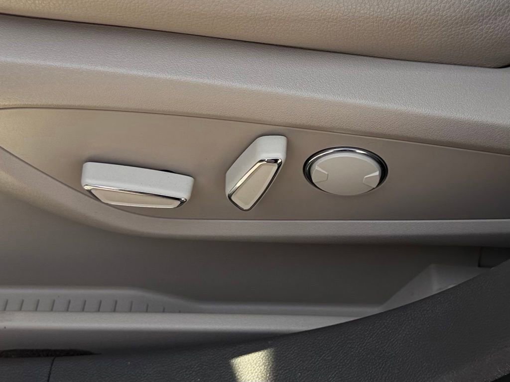 Used 2023 Lincoln Nautilus FWD image 19