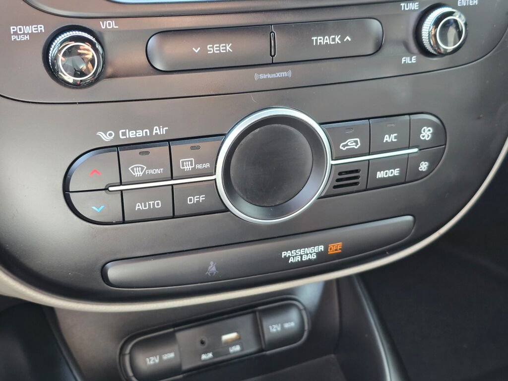 Used 2017 Kia Soul + FWD image 26