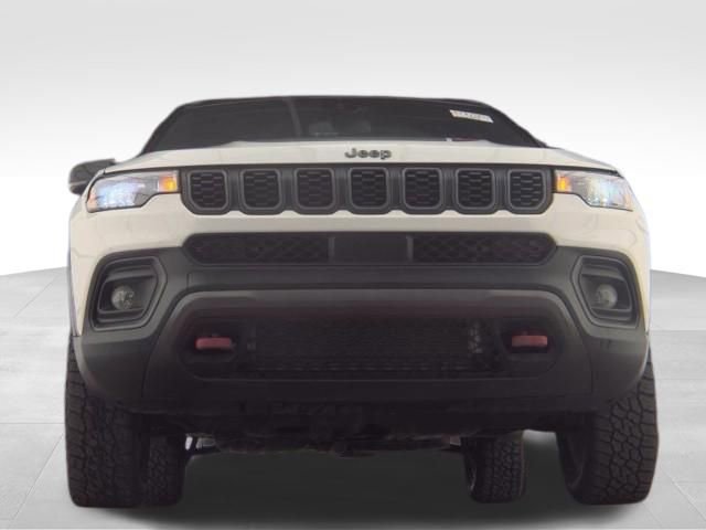 Used 2025 Jeep Compass Trailhawk image 3