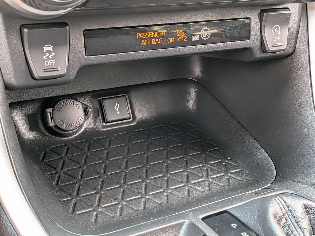 Used 2022 Toyota RAV4 LE AWD/4WD image 23