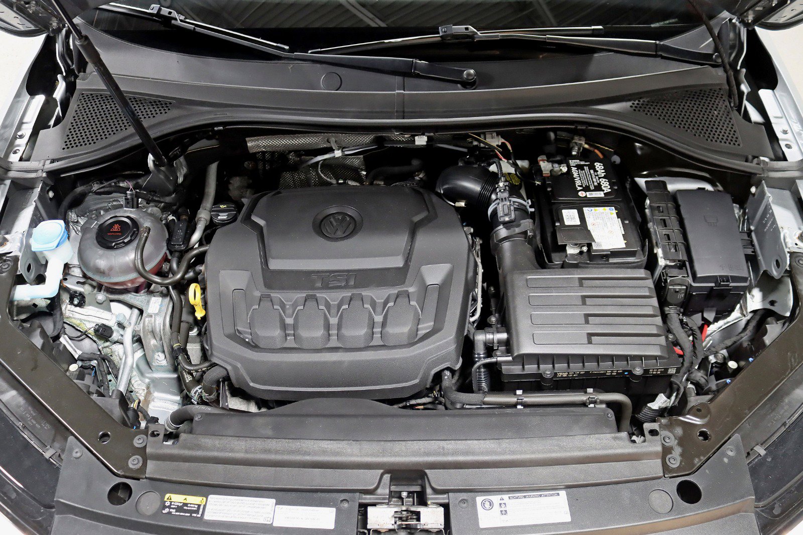Used 2019 Volkswagen Tiguan SEL w/ 3rd Row Seat Package AWD/4WD image 38