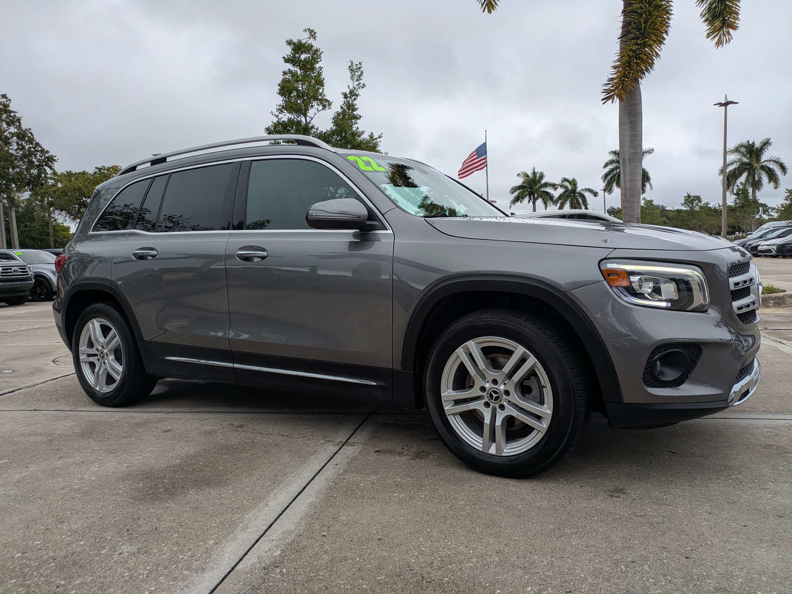 Used 2022 Mercedes-Benz GLB 250 4MATIC image 2