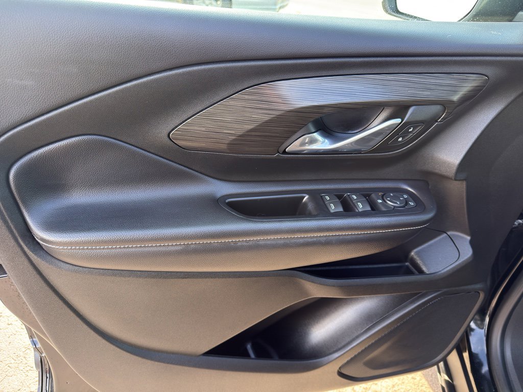 Used 2023 GMC Terrain SLE w/ Driver Convenience Package image 13