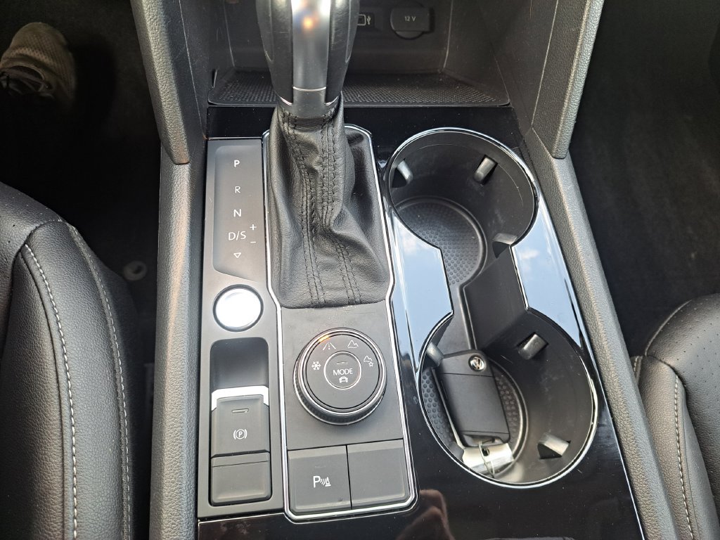 Used 2018 Volkswagen Atlas SEL w/ R-Line Package AWD/4WD image 17