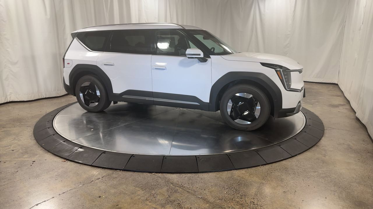 New 2026 Kia EV9 Wind image 3