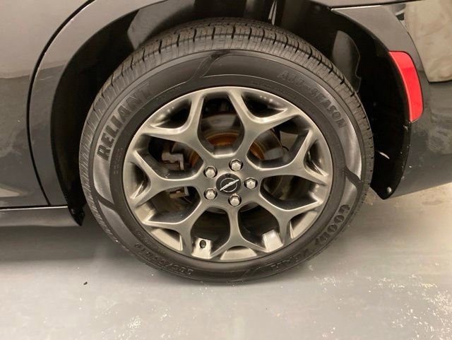 Used 2016 Chrysler 300 S w/ 300S Premium Group AWD/4WD image 31