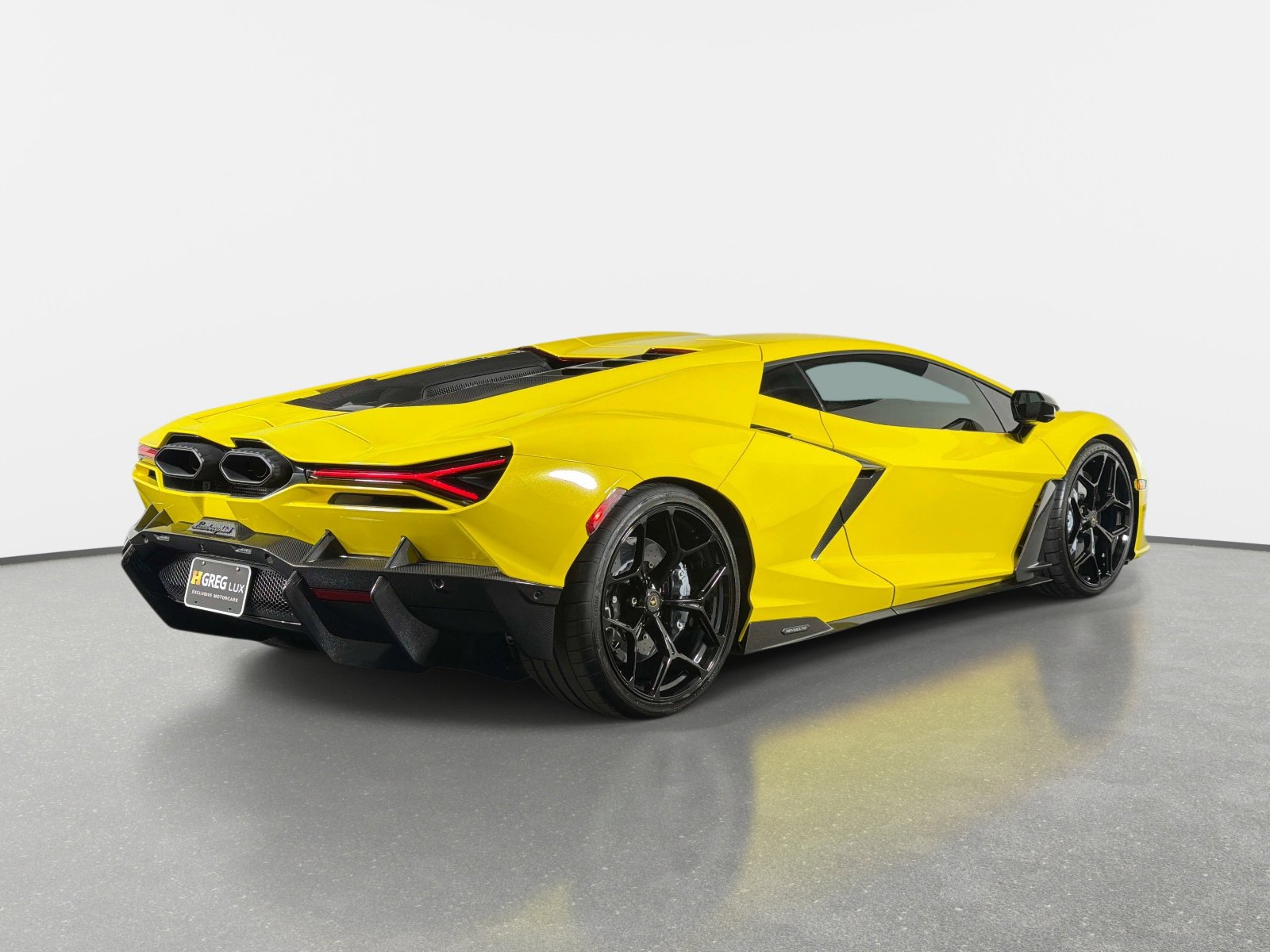 Used 2025 Lamborghini Revuelto image 3