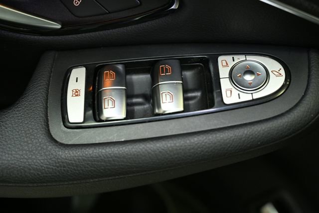 Used 2018 Mercedes-Benz GLC 300 4MATIC image 43