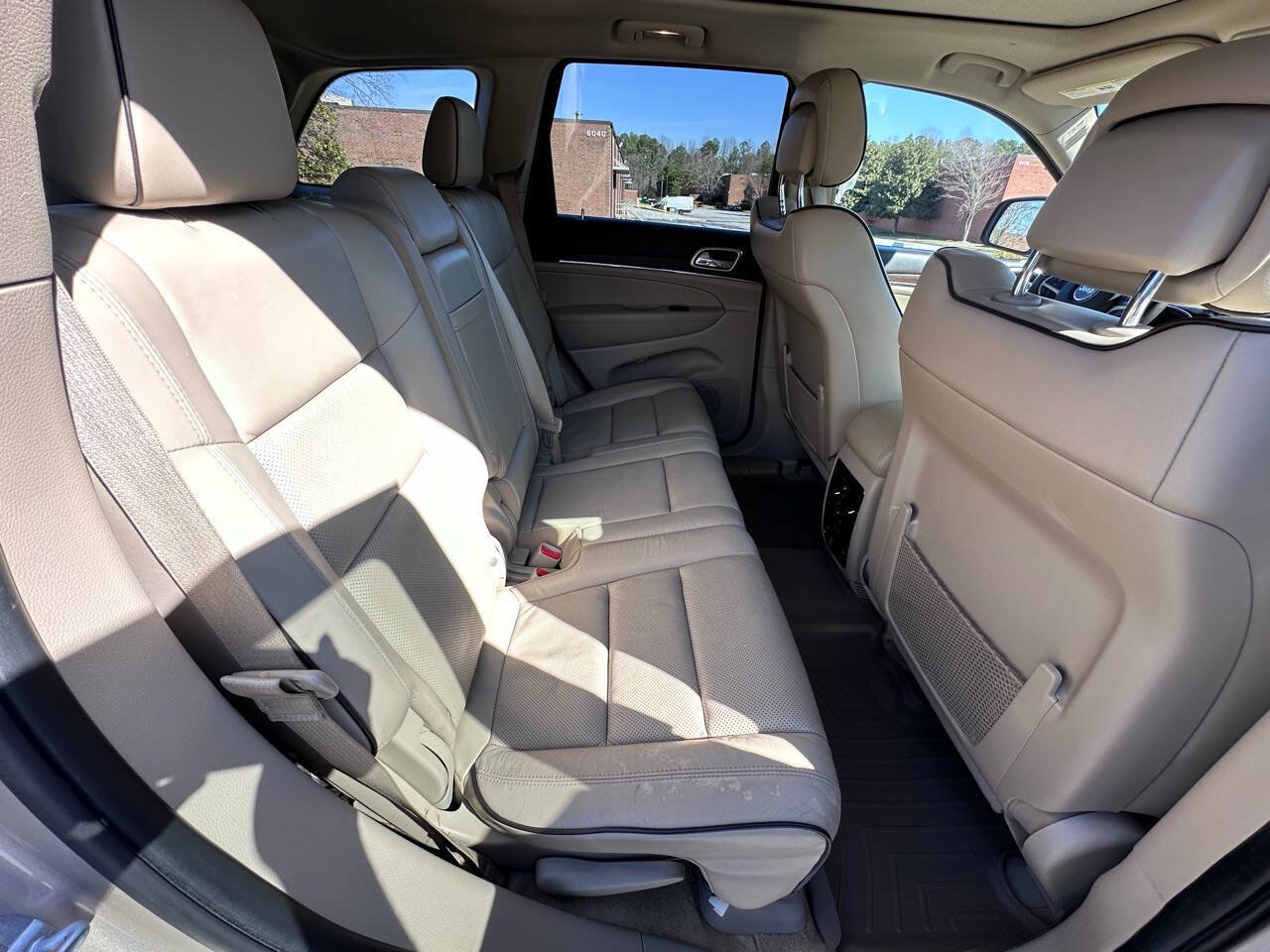 Used 2014 Jeep Grand Cherokee Overland w/ Trailer Tow Group IV RWD image 13