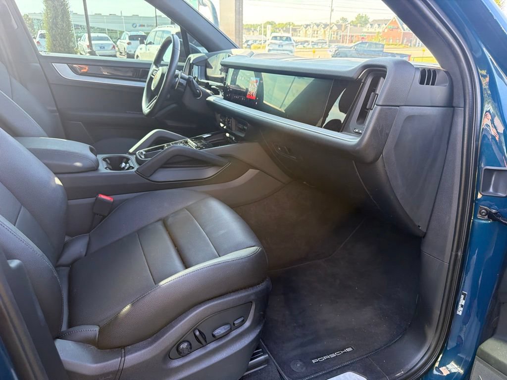 Used 2024 Porsche Cayenne AWD/4WD image 15