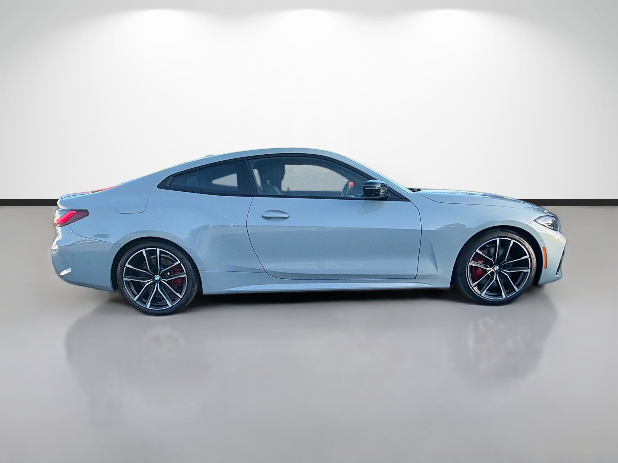 Used 2024 BMW 430i Coupe w/ M Sport Package RWD image 2