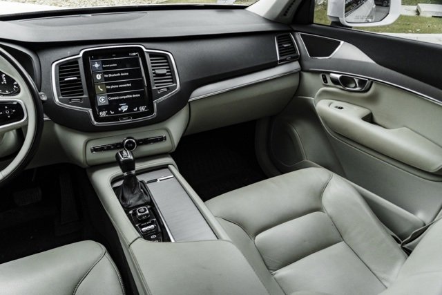 Used 2021 Volvo XC90 T5 Momentum w/ Climate Package image 24