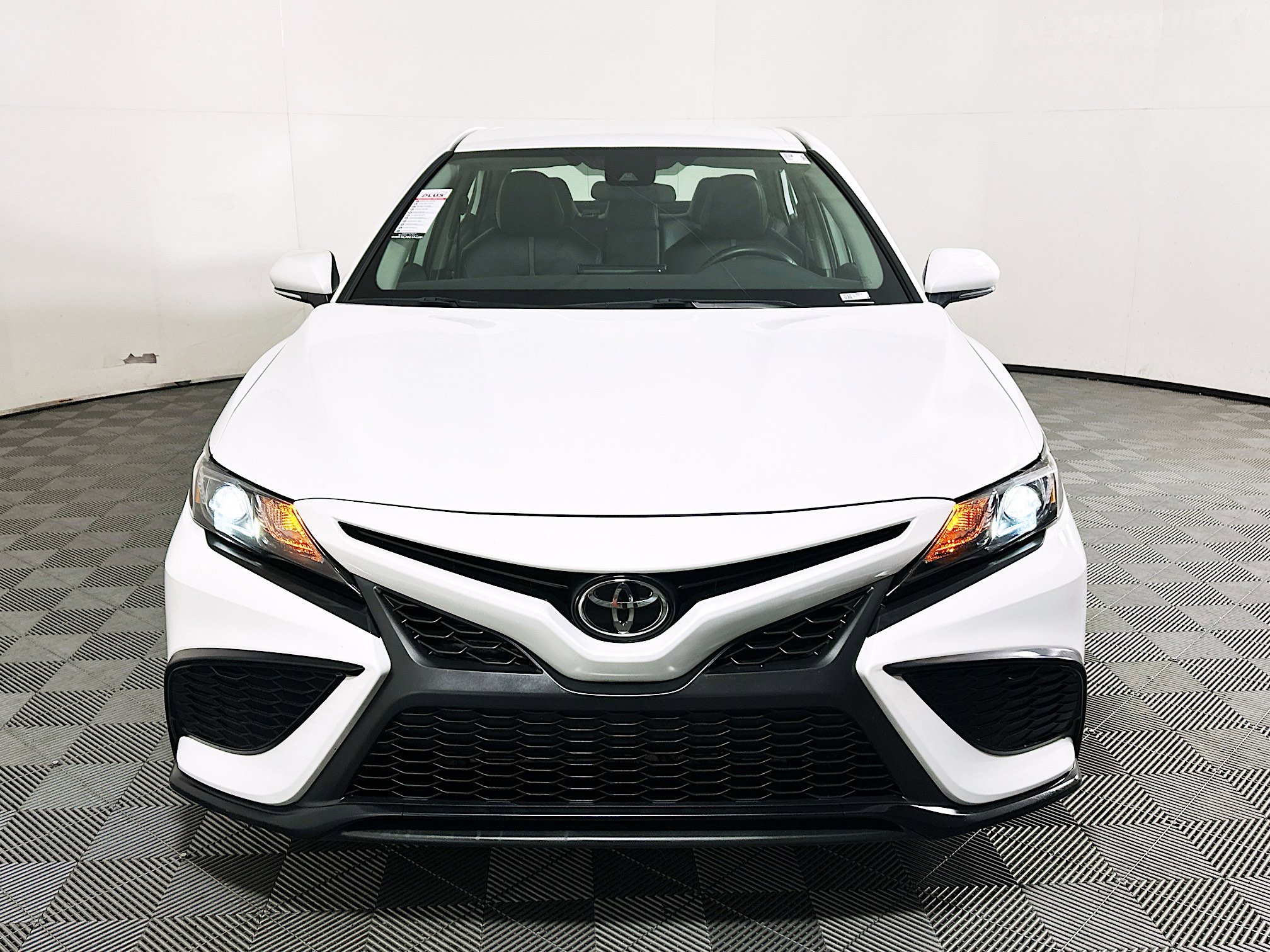 Used 2023 Toyota Camry SE FWD image 8
