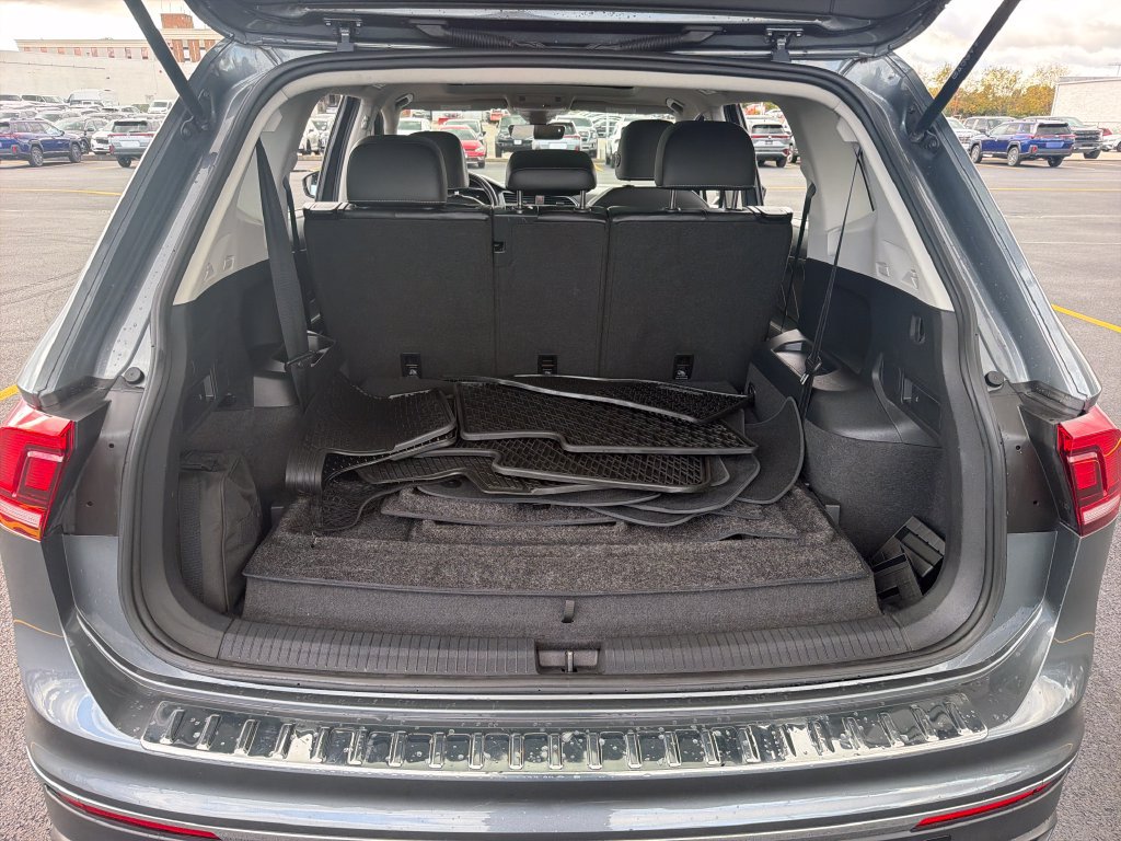Certified 2023 Volkswagen Tiguan SE w/ Panoramic Sunroof Package FWD image 28