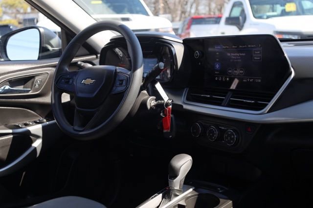 Certified 2025 Chevrolet Trax LS image 10