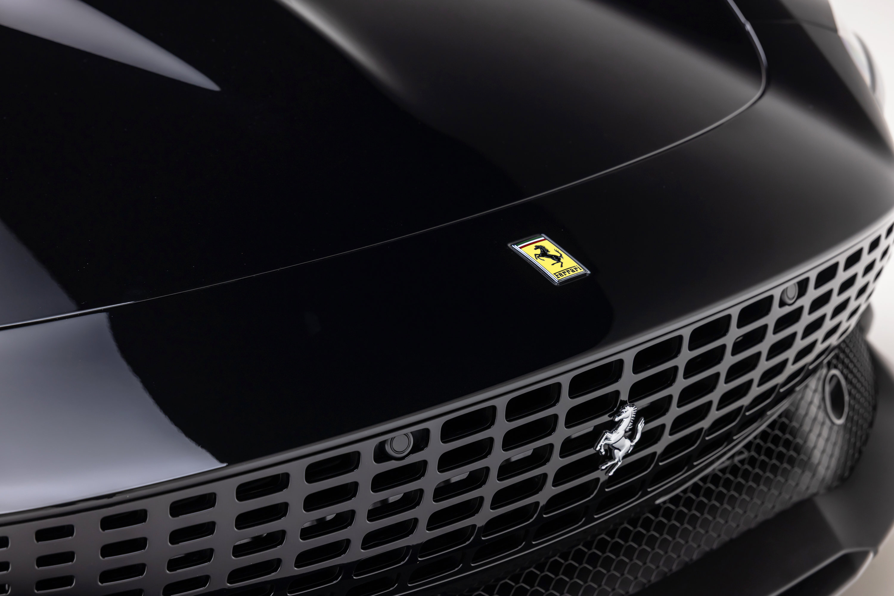 Used 2026 Ferrari Roma Spider RWD image 14