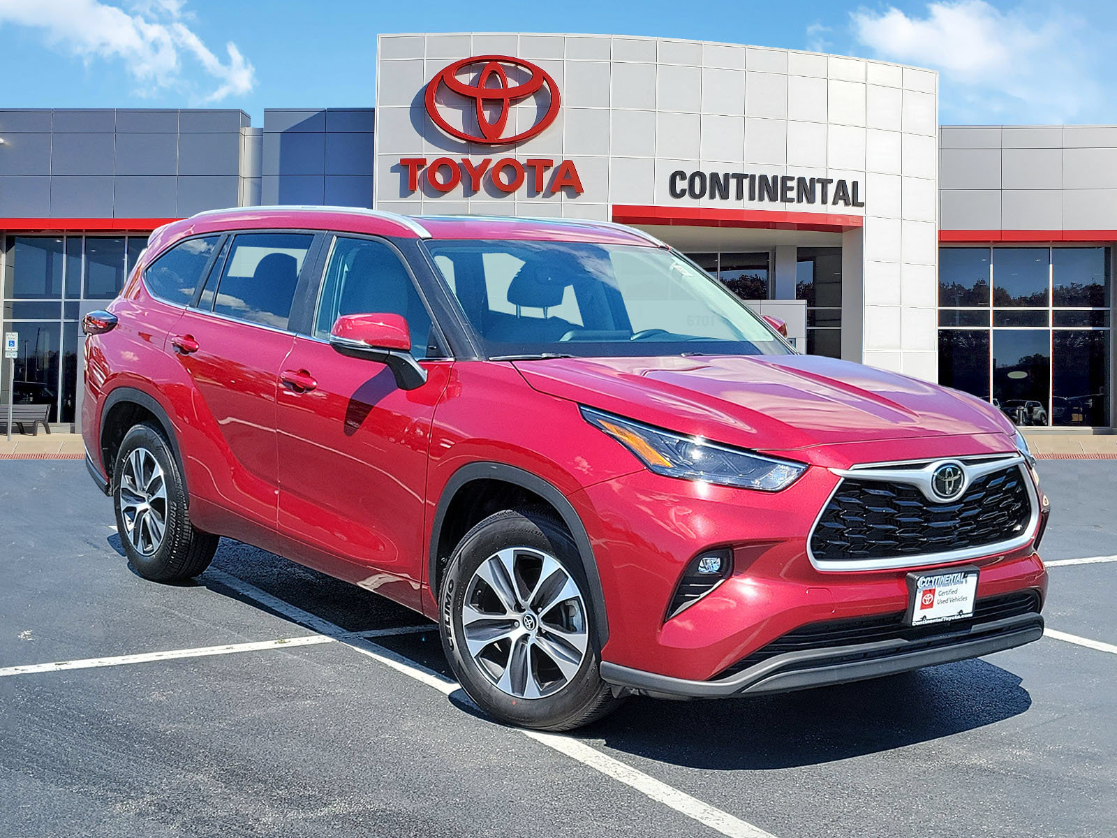 Certified 2025 Toyota Highlander XLE FWD video 2