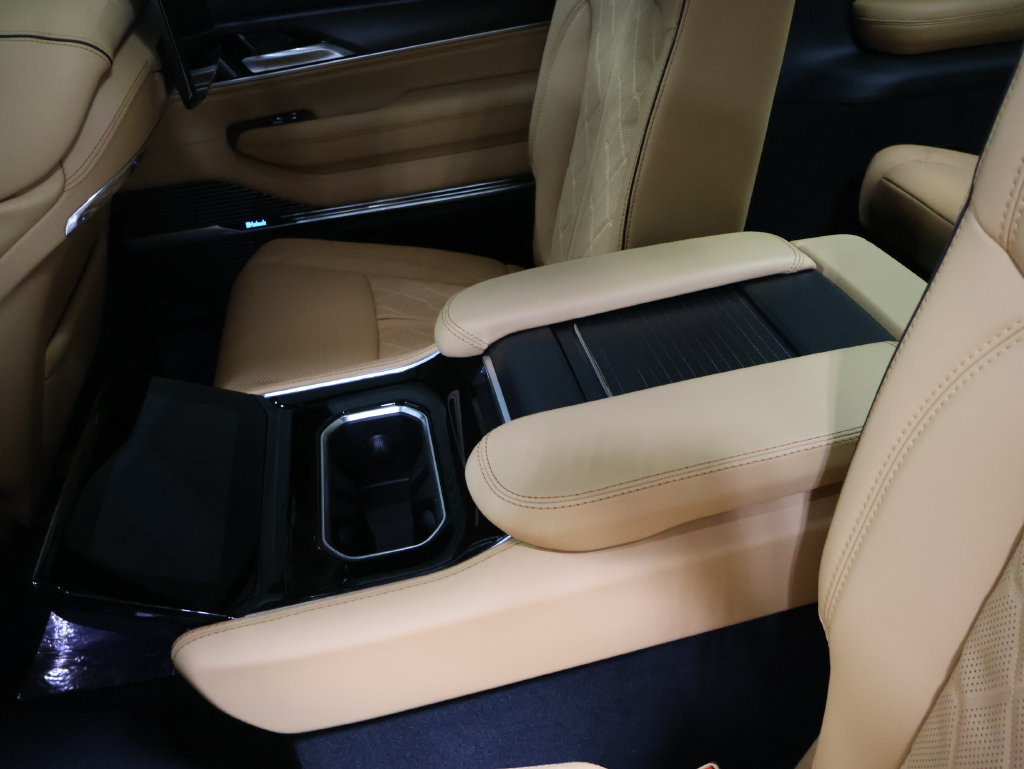 New 2026 Jeep Grand Wagoneer Summit AWD/4WD image 13