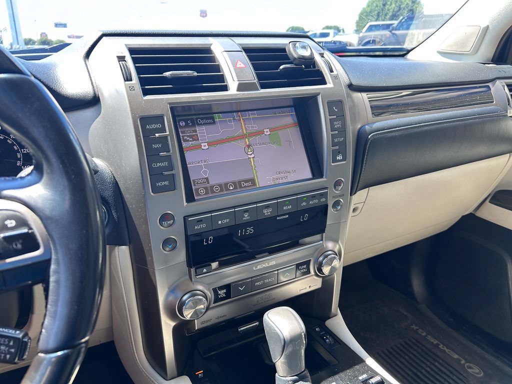 Used 2021 Lexus GX 460 Luxury w/ Sport Design Package AWD/4WD image 24