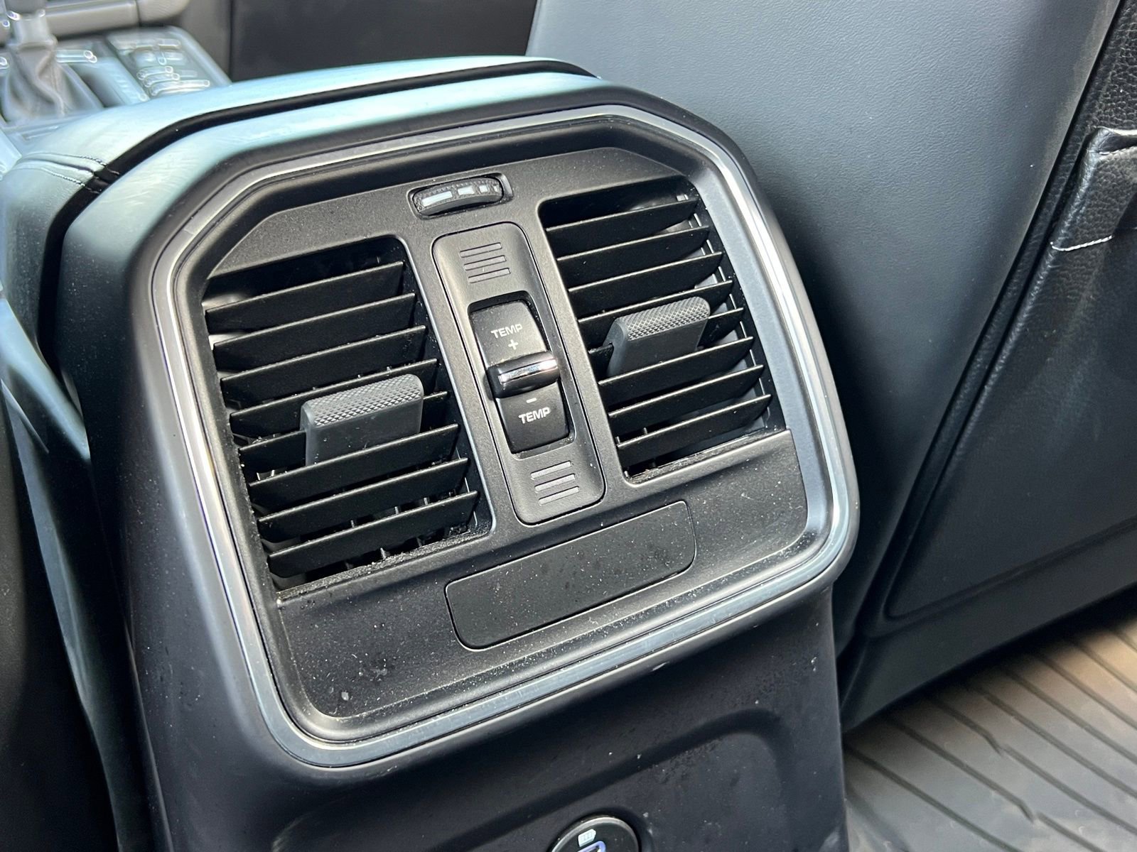 Certified 2020 Porsche Macan image 18