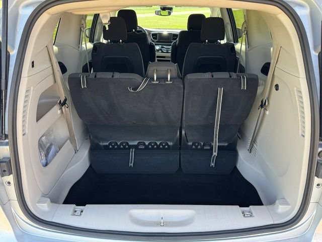 Used 2023 Chrysler Voyager LX FWD image 7