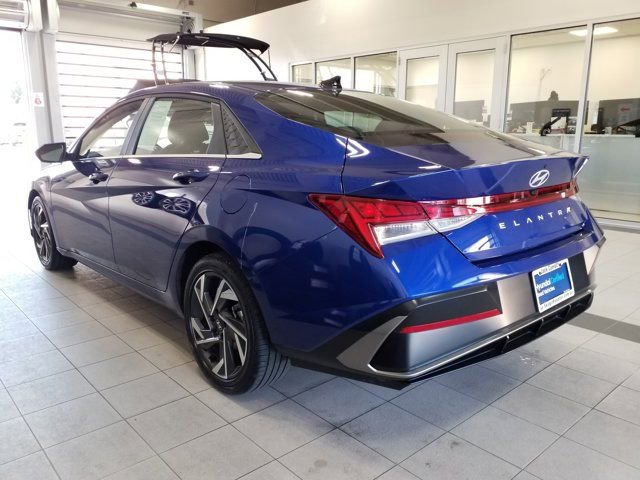 Certified 2025 Hyundai Elantra SEL w/ Cargo Package image 18