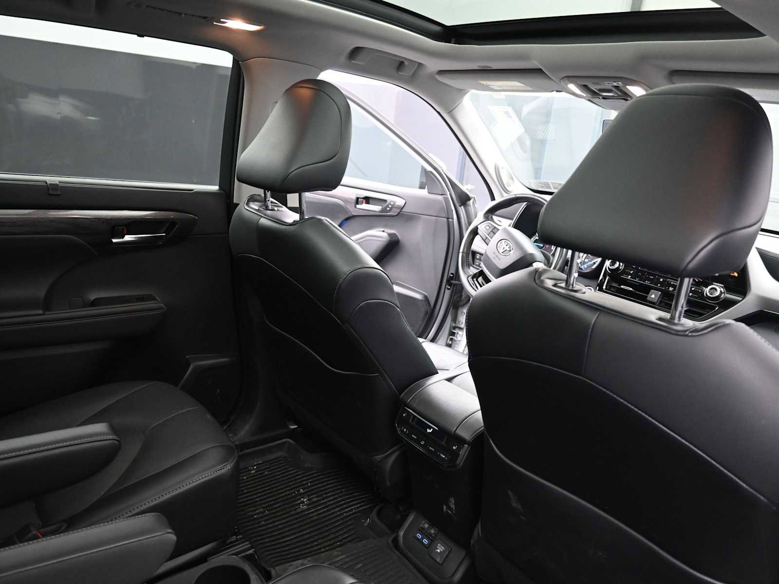 Used 2022 Toyota Highlander Platinum image 23